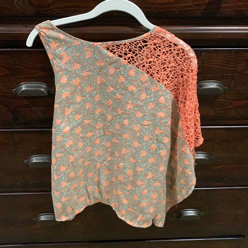 Asymmetrical top - Picture 3 of 3